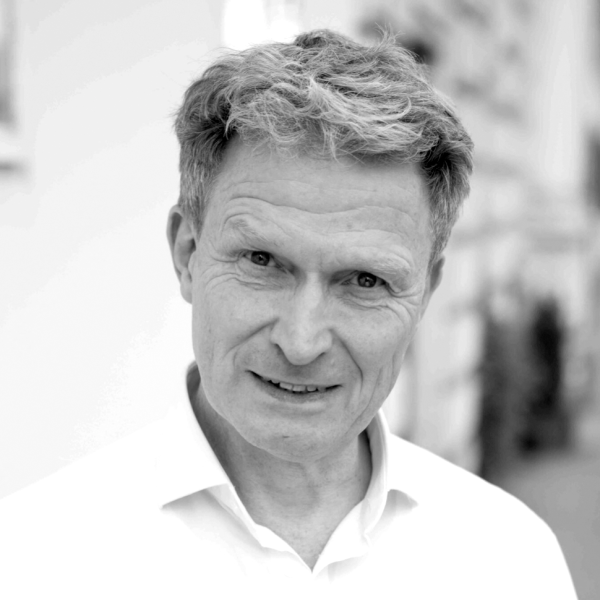 Dr. Christoph Wesselmann, Geschäftsführer der friends & you GmbH — Porträt in Schwarz-Weiß